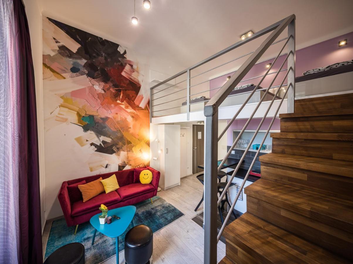 Trip And Hop, Budapest